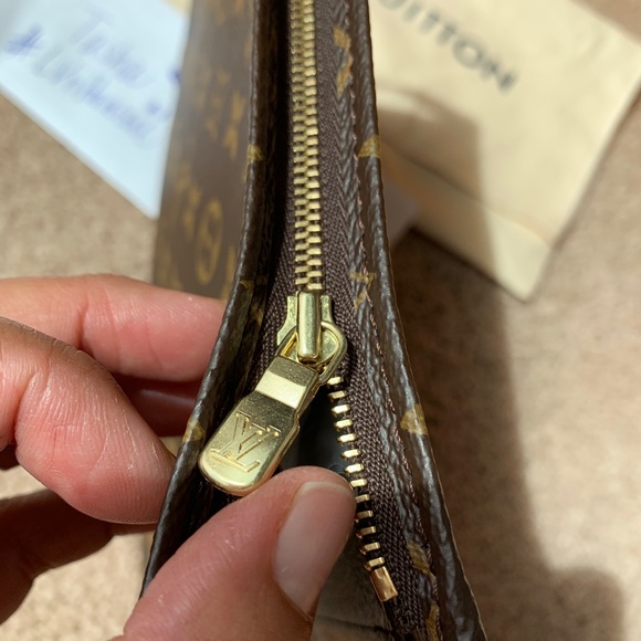 Toiletry 26 - Picture 3 of 6